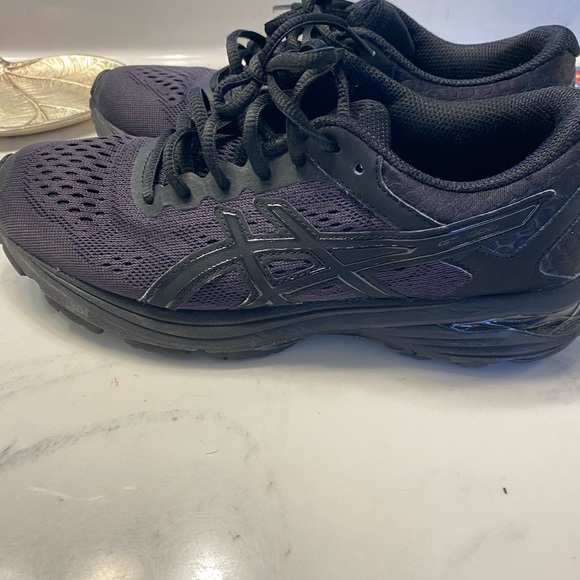 ASICS woman’s snickers size 6 - Picture 3 of 7